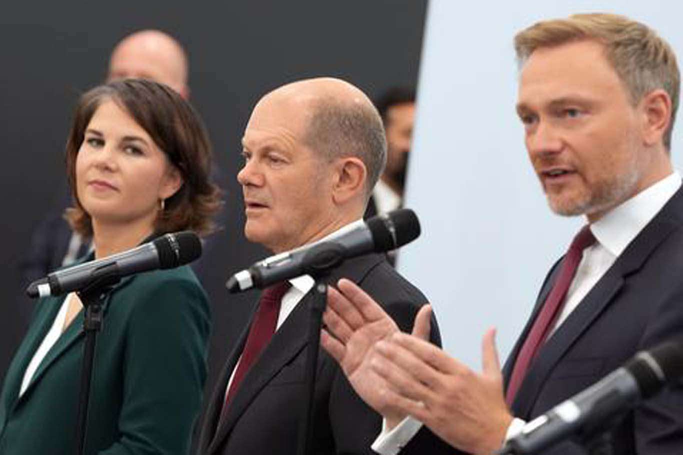 Almanya'da koalisyon hükümeti açıklandı: Yeni başbakan Olaf Scholz Almanya'da koalisyon hükümeti açıklandı: Yeni başbakan Olaf Scholz